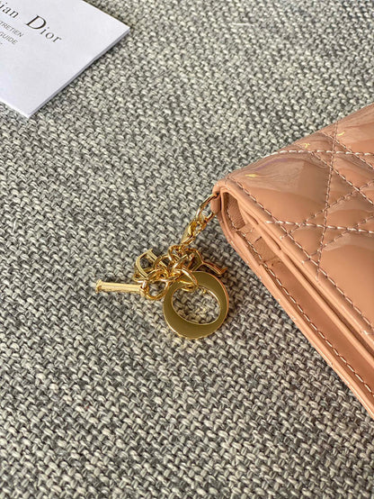 Portefeuille compact CD Caro 11 cm en cuir de veau beige foncé brillant