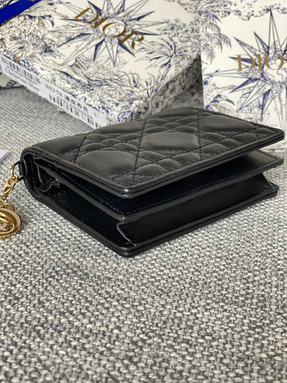 Portefeuille compact CD Caro 11 cm en cuir de veau noir