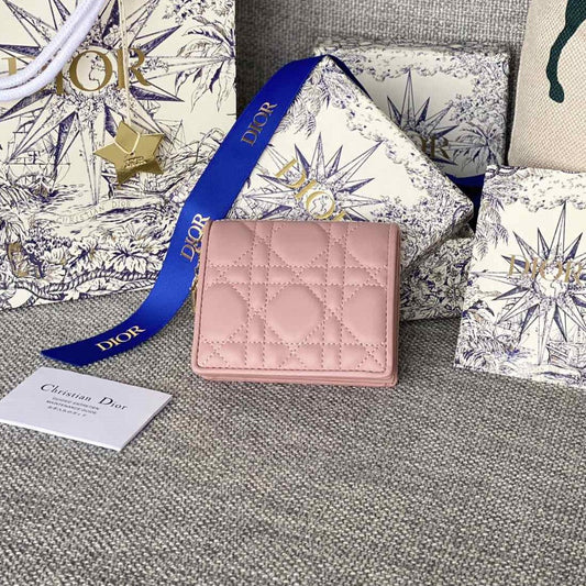 Portefeuille compact CD Caro 11 cm en cuir de veau rose