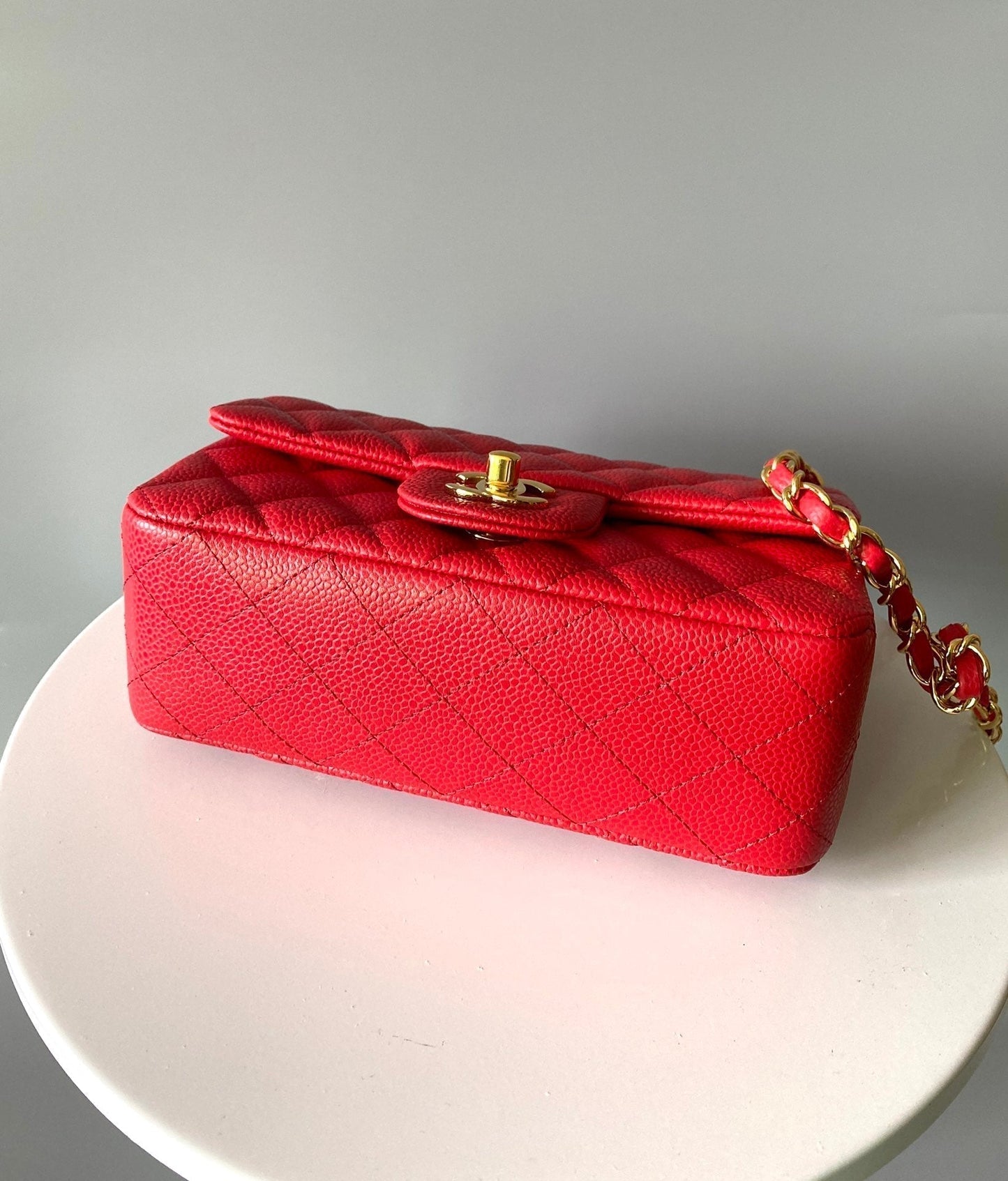 MINI SAC À RABAT RECTANGLE 20 CM ROUGE CAVIAR QUINCAILLERIE OR