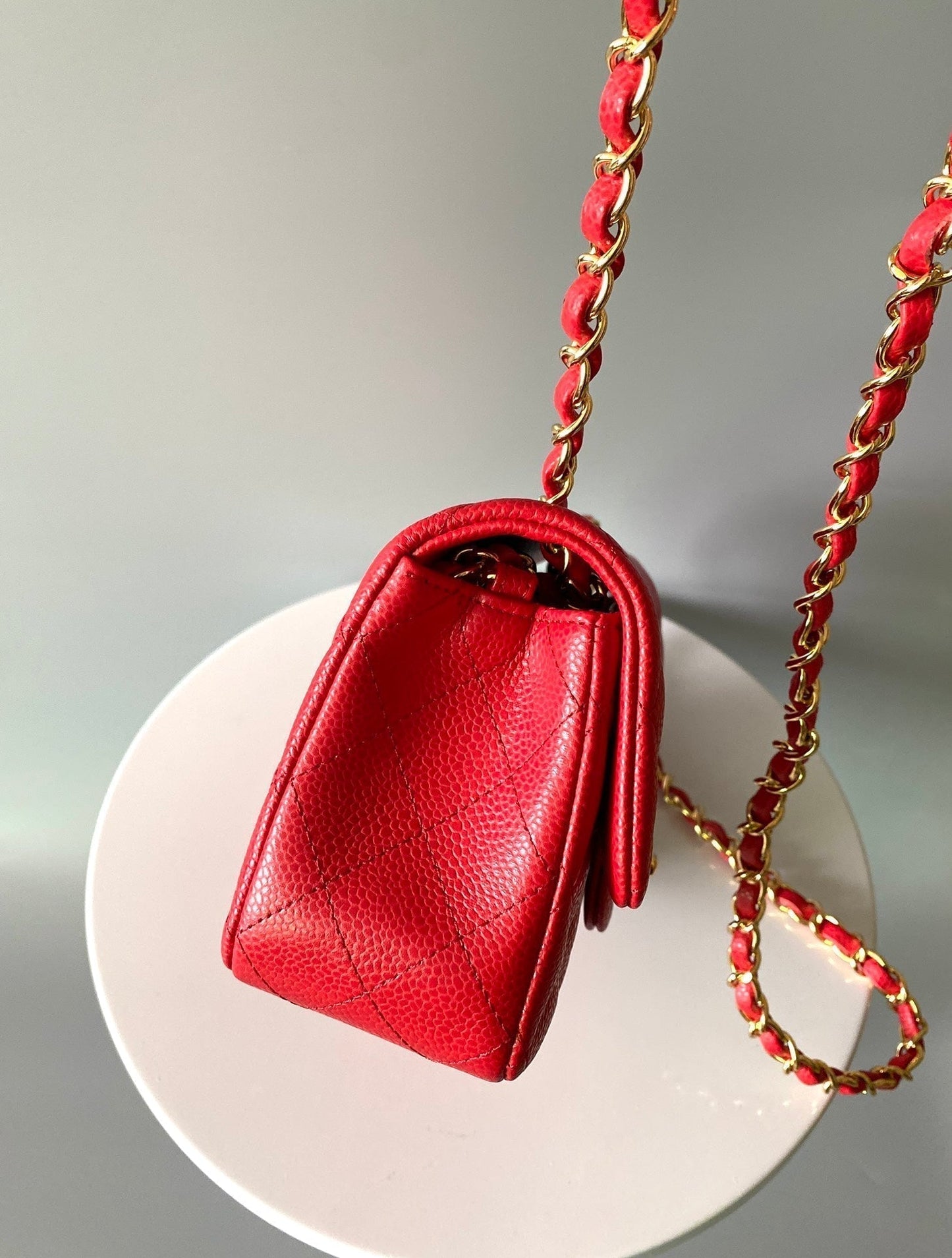 MINI SAC À RABAT RECTANGLE 20 CM ROUGE CAVIAR QUINCAILLERIE OR