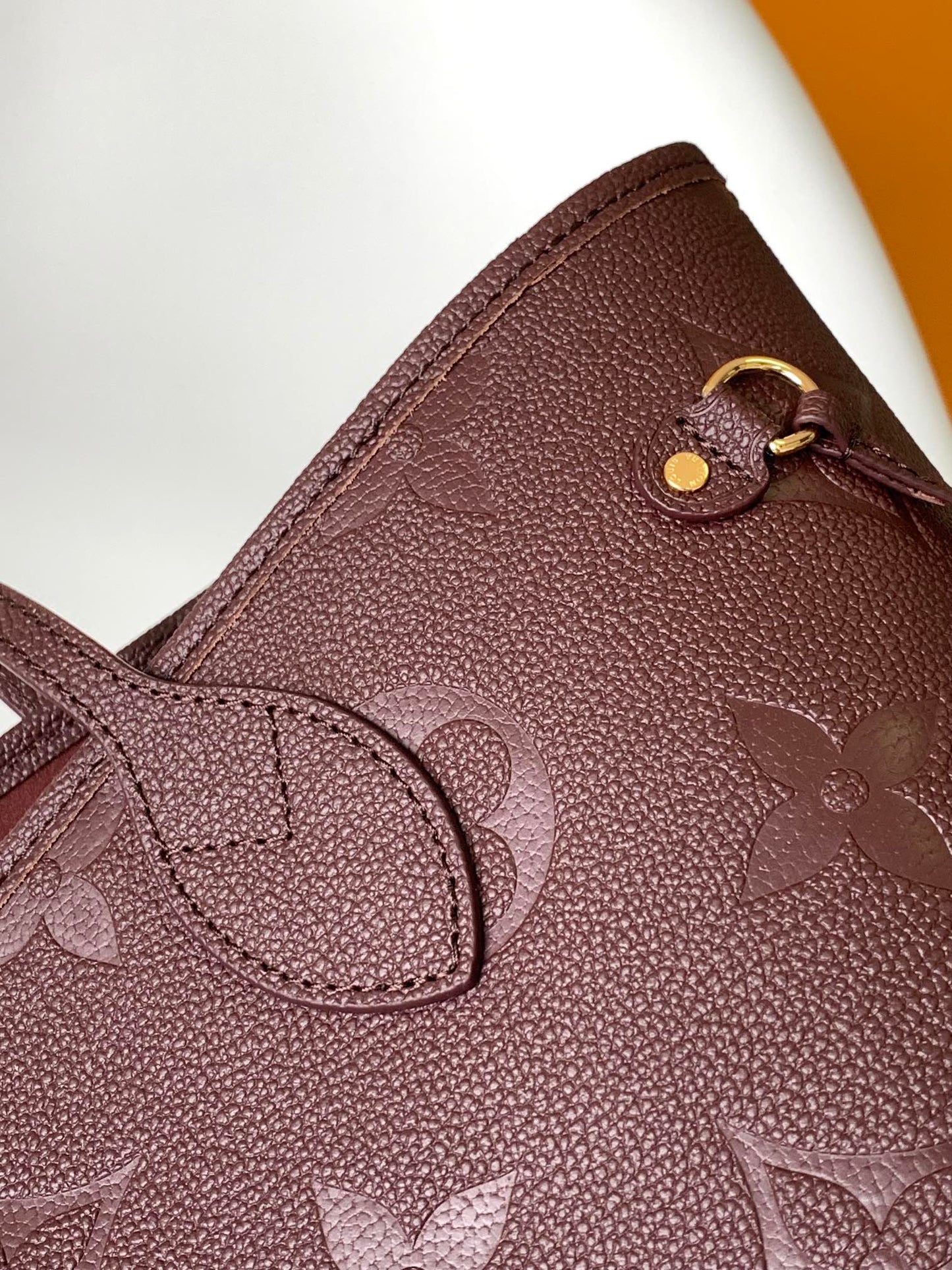 NEVERFULL MM 32 CUIR EMPREINTE MONOGRAMME VIN 
