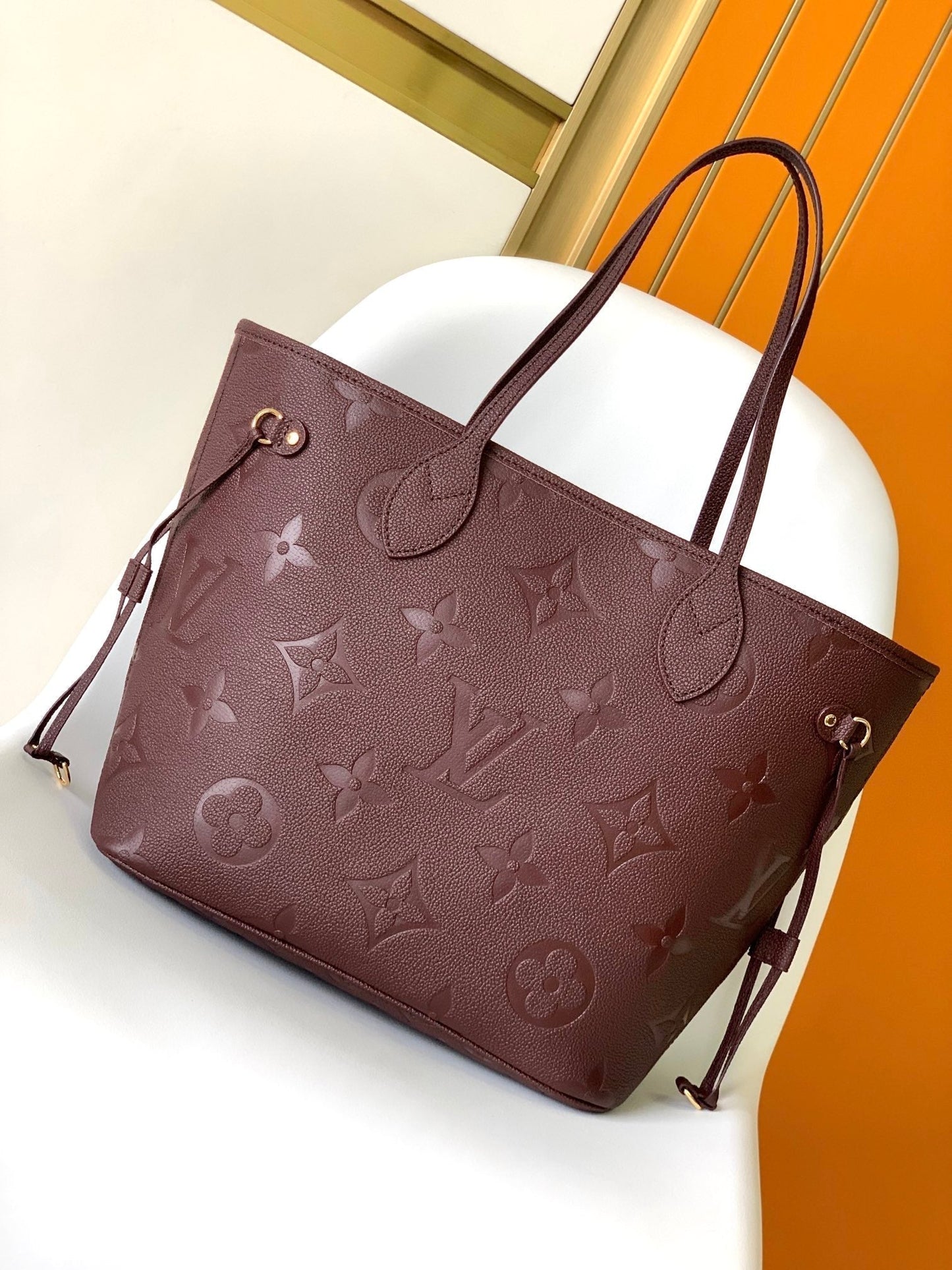 NEVERFULL MM 32 CUIR EMPREINTE MONOGRAMME VIN 