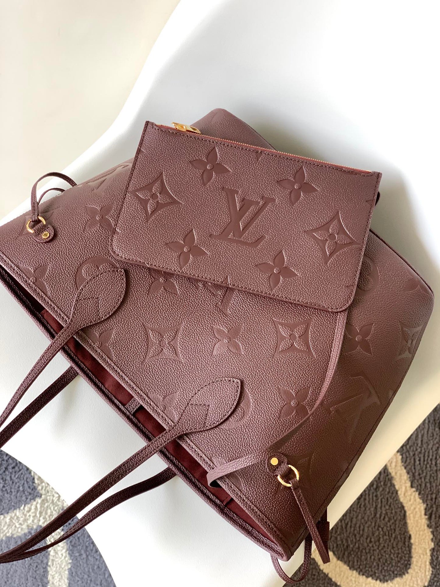 NEVERFULL MM 32 CUIR EMPREINTE MONOGRAMME VIN 