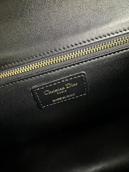 MONTAIGNE 25 BAG IN BLACK CALFSKIN