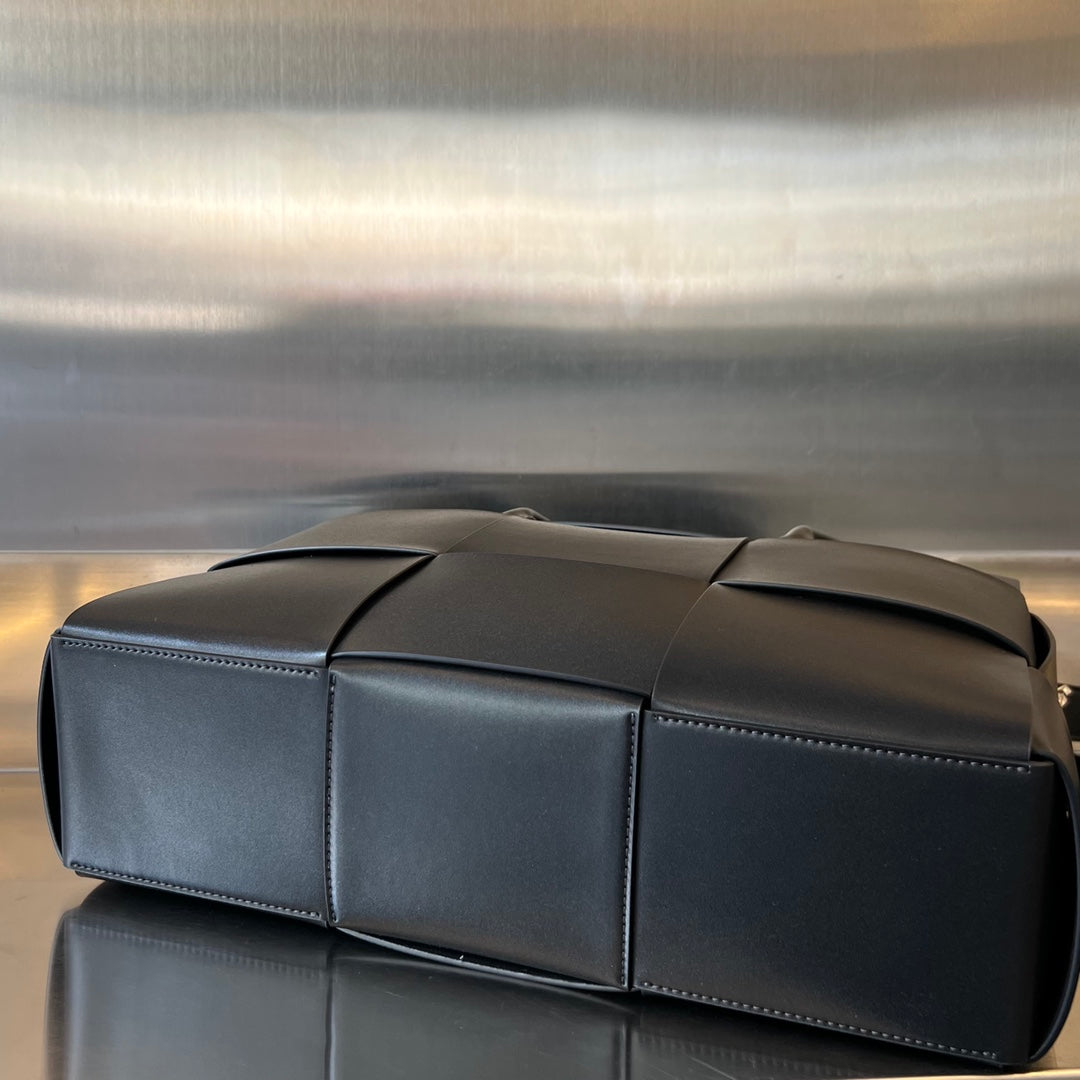 SAC ARCO 36 EN CUIR D'AGNEAU NOIR
