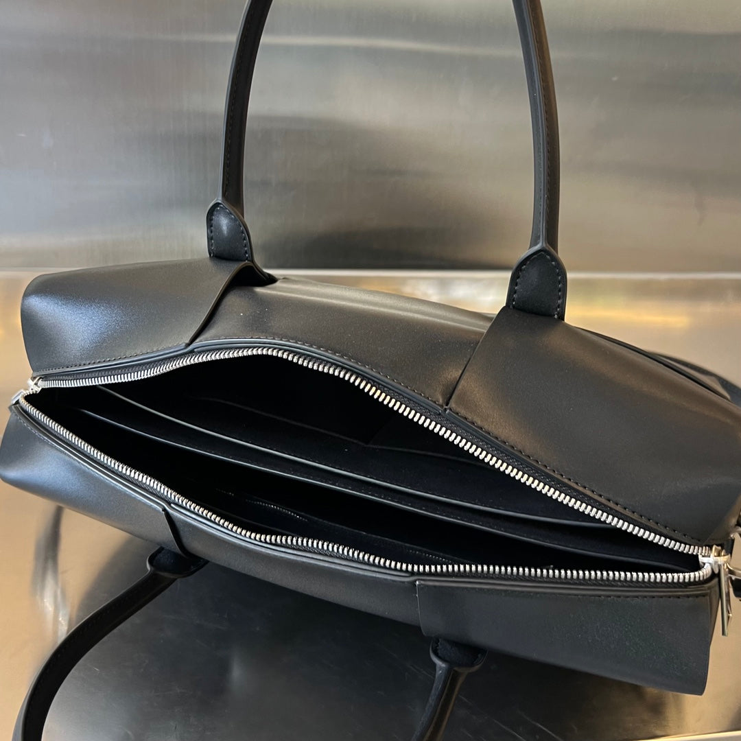 SAC ARCO 36 EN CUIR D'AGNEAU NOIR