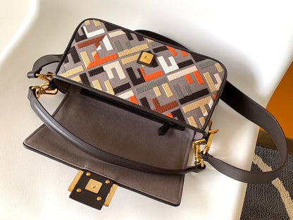 Sac Fend Baguette en toile marron et multicolore 27 avec broderie FF GHW 