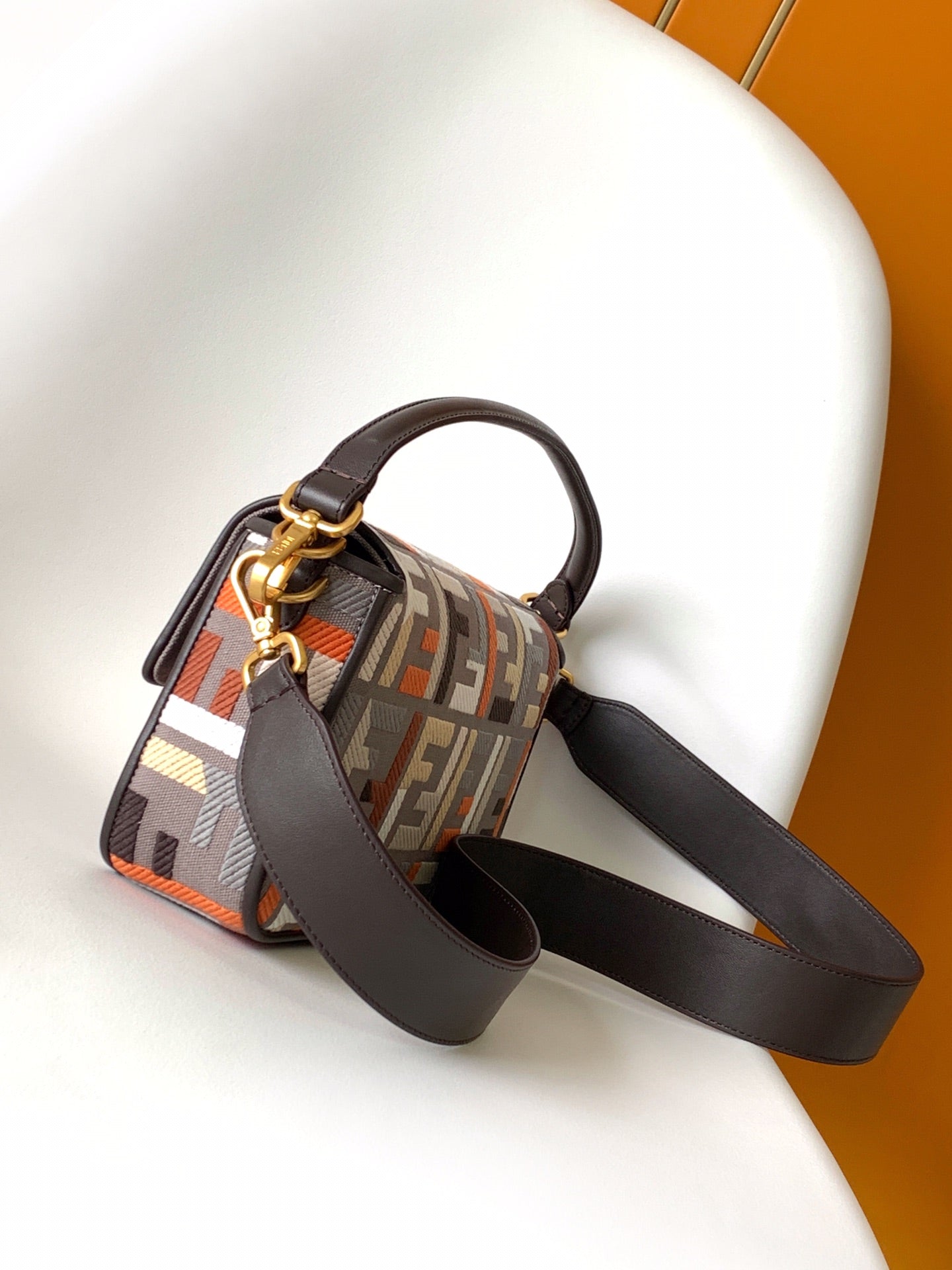 Sac Fend Baguette en toile marron et multicolore 27 avec broderie FF GHW 