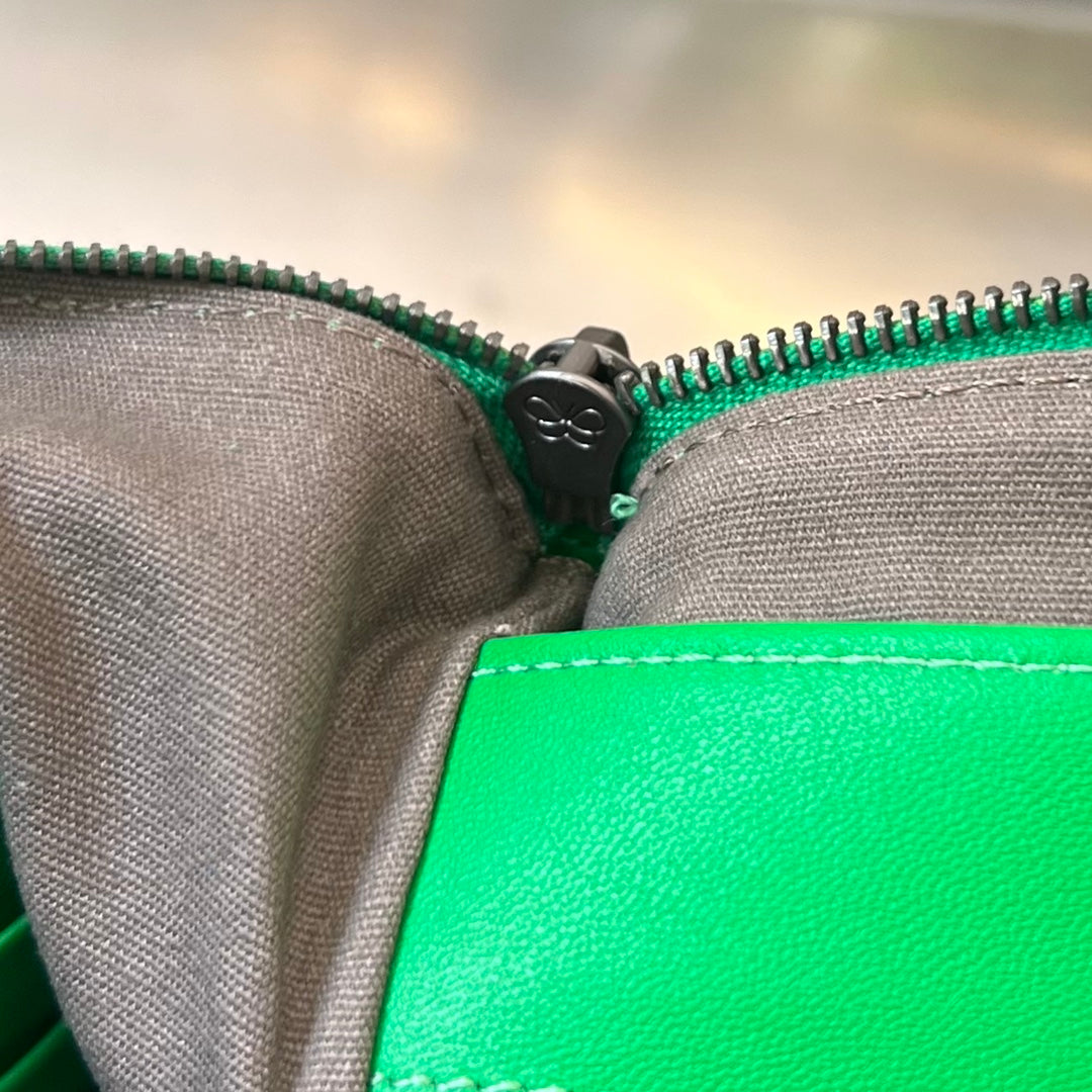INTRECCIATO 30 EN AGNEAU VERT ÉMERAUDE