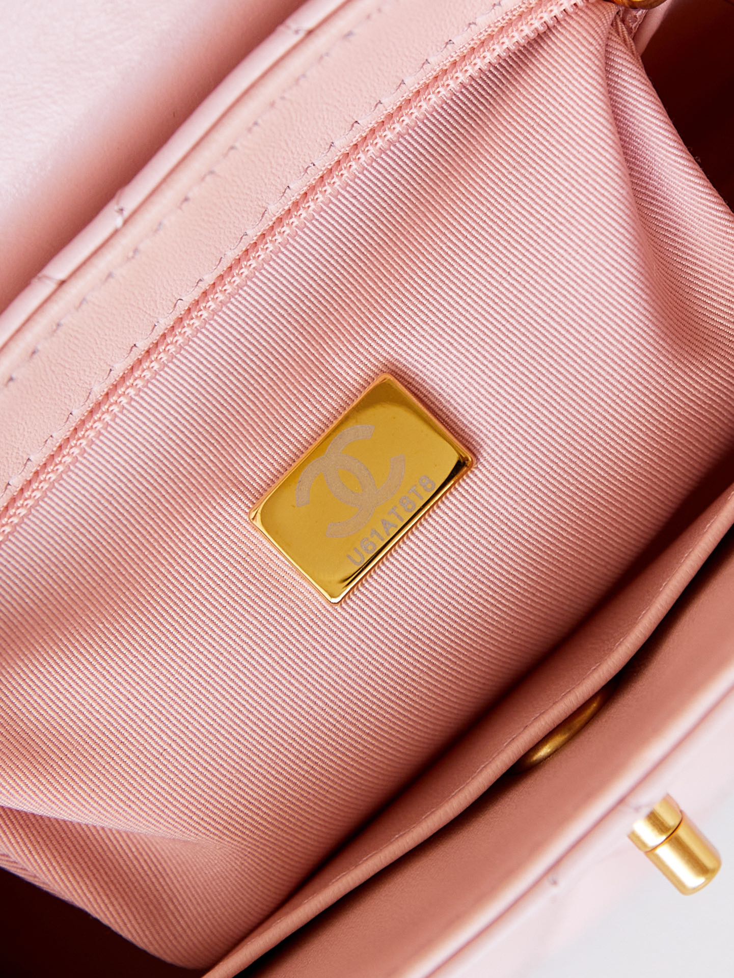 Sac shopping Kelly CC 24A Nano 19 cm en cuir d'agneau rose clair