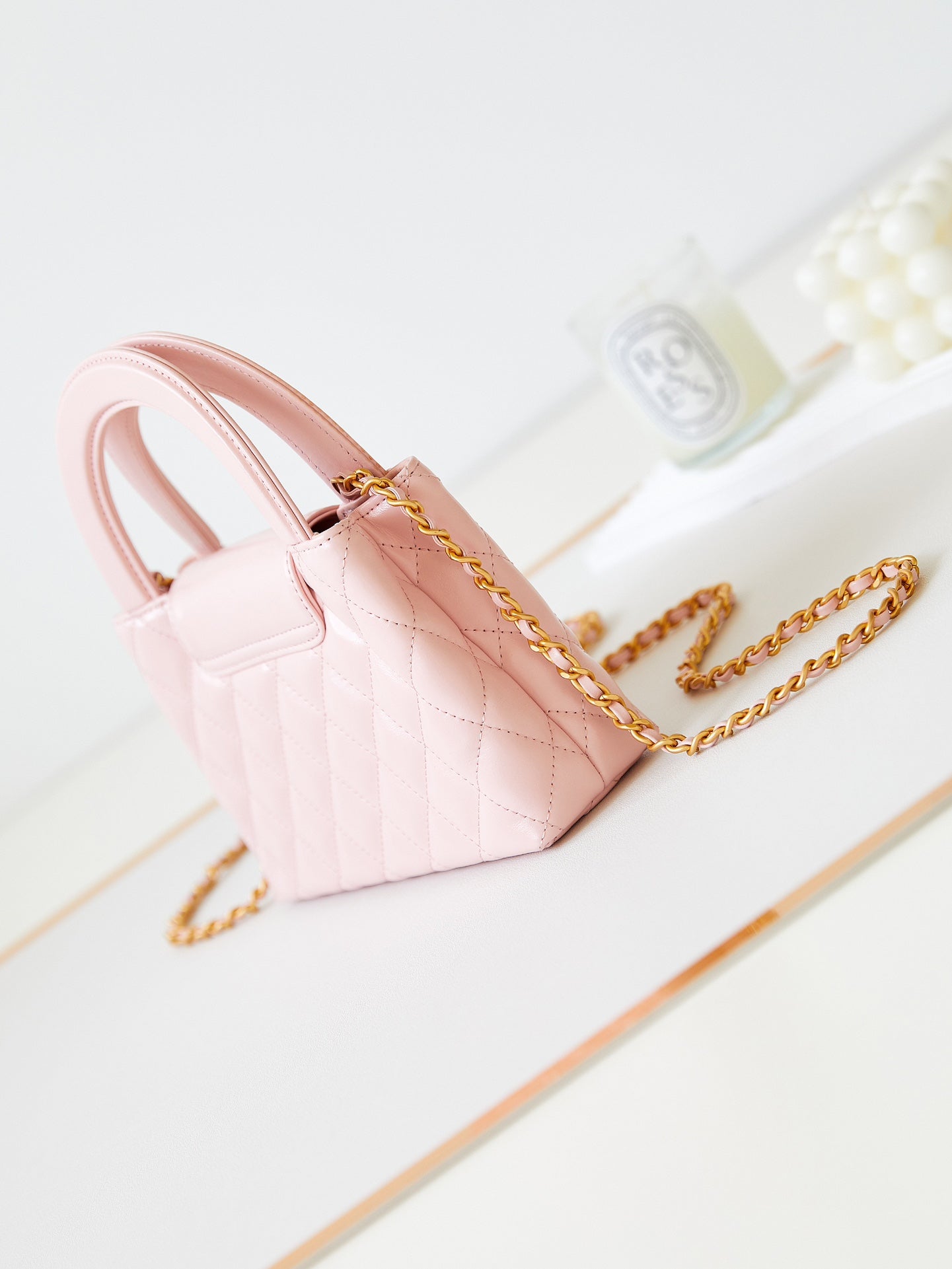 Sac shopping Kelly CC 24A Nano 19 cm en cuir d'agneau rose clair