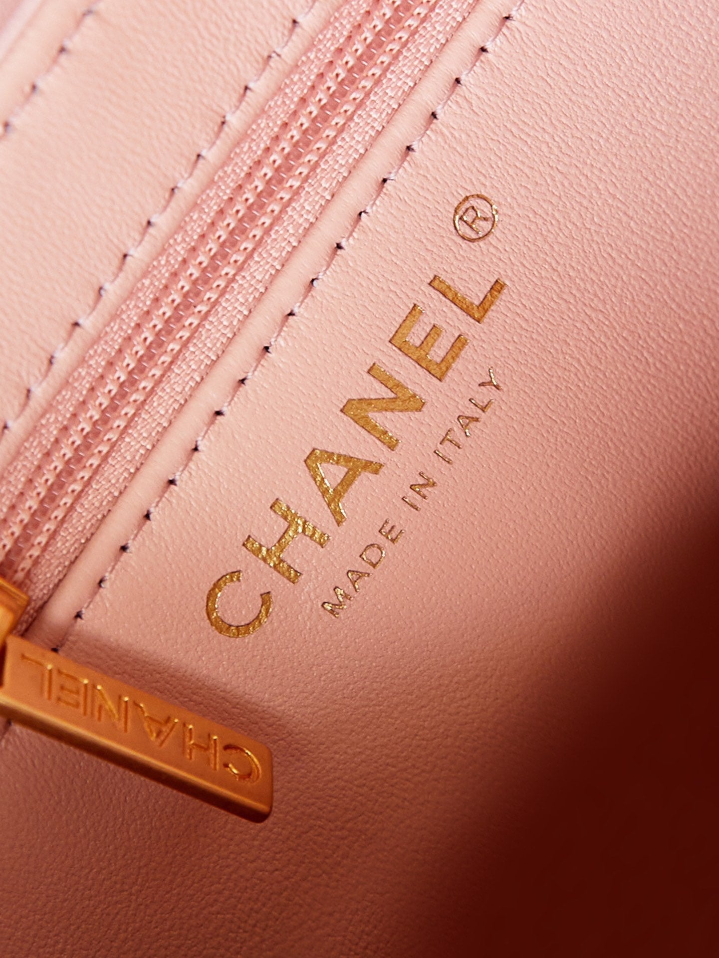Sac shopping Kelly CC 24A Nano 19 cm en cuir d'agneau rose clair