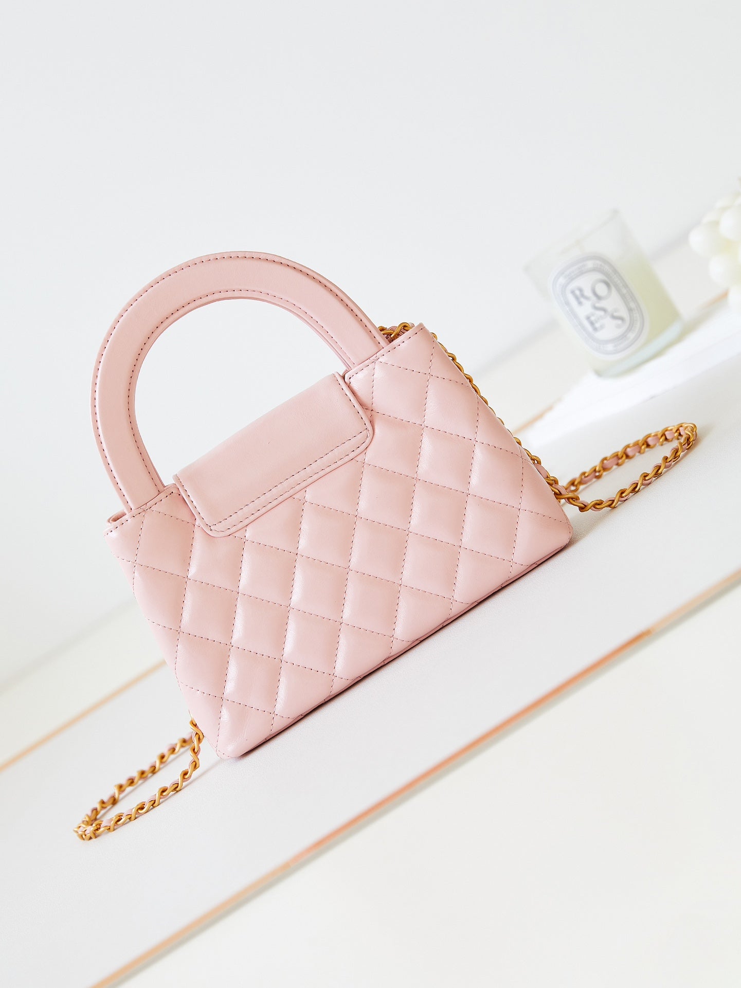 Sac shopping Kelly CC 24A Nano 19 cm en cuir d'agneau rose clair