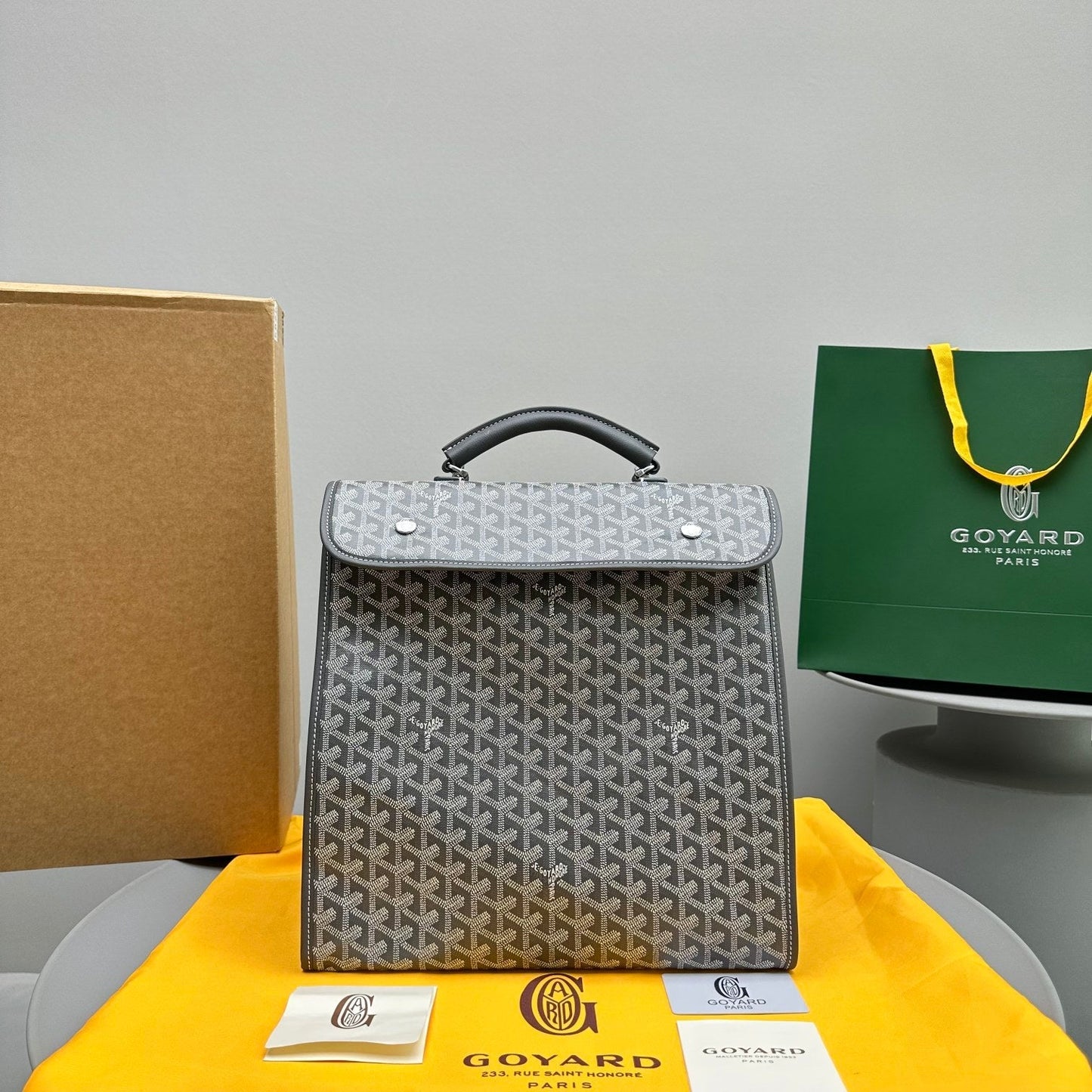 SAC À DOS LEGER 37 EN TOILE GOYARDINE GRISE AVEC BORDURES EN CUIR DE VEAU