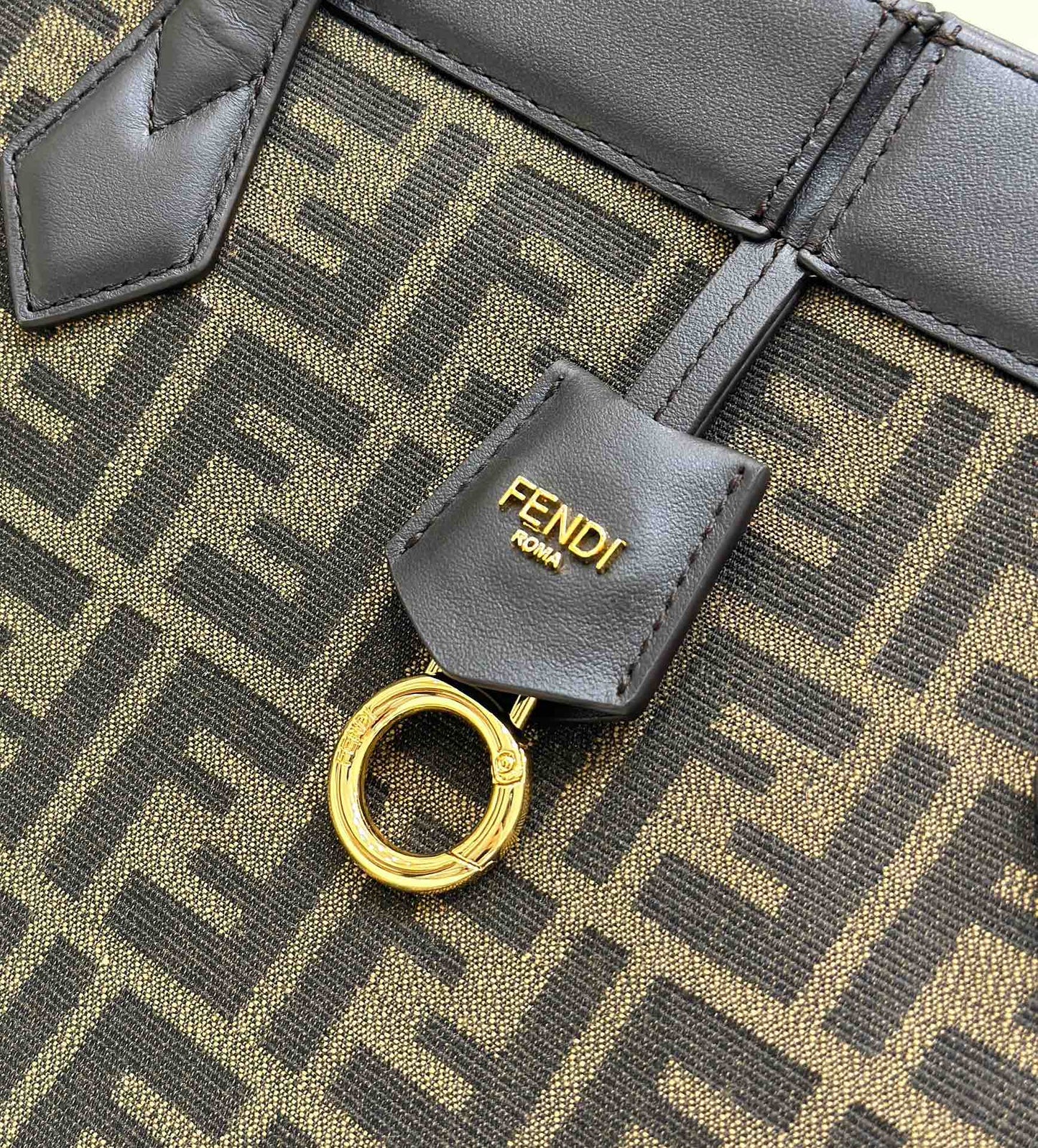 Grand sac Fendi Origami 33 marron mélangé noir en tissu jacquard FF