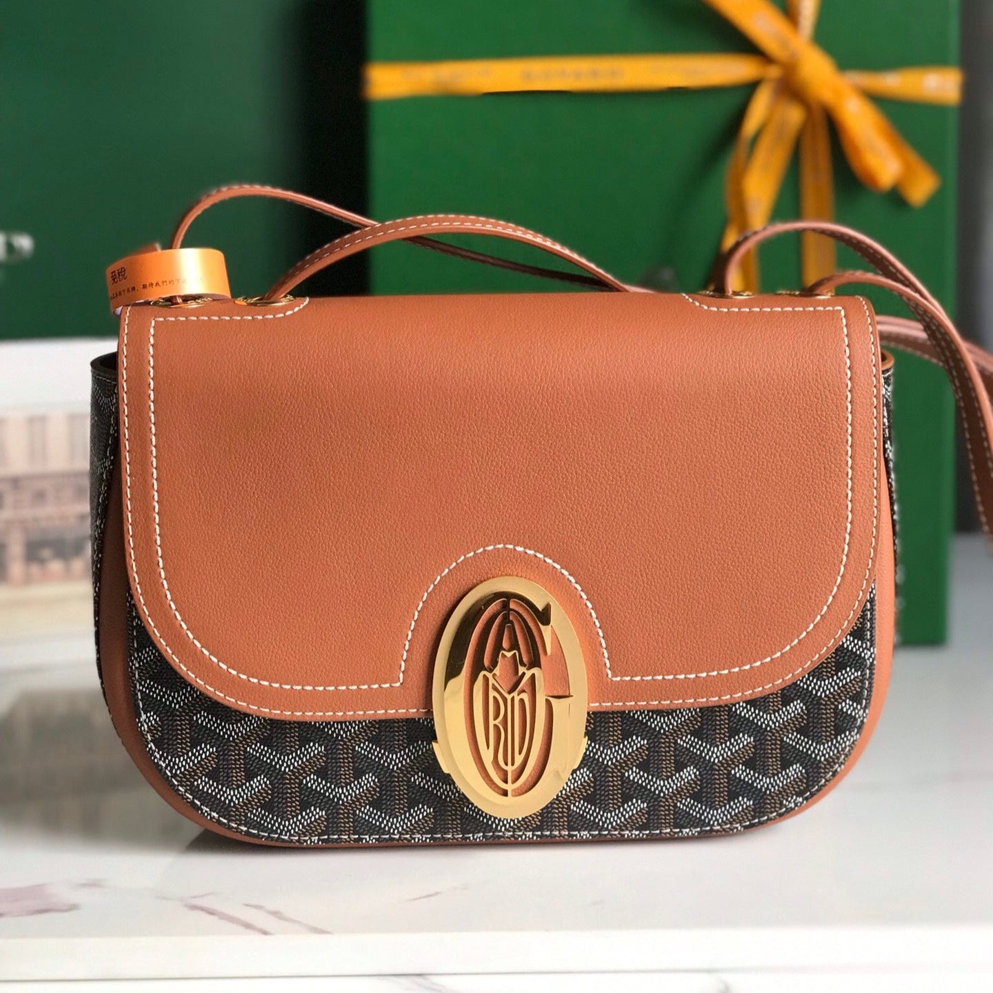 233 SAC 25 EN CUIR DE VEAU BRUN ET TOILE GOYARDINE NOIRE