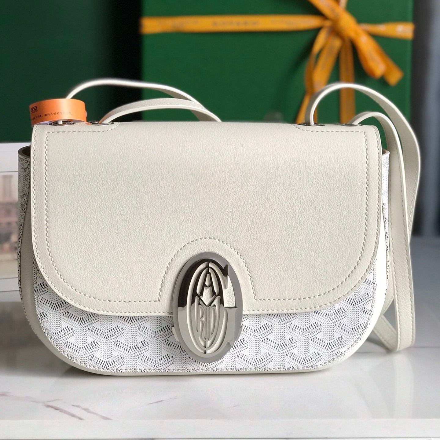 233 SAC 25 EN CUIR DE VEAU BLANC ET TOILE GOYARDINE