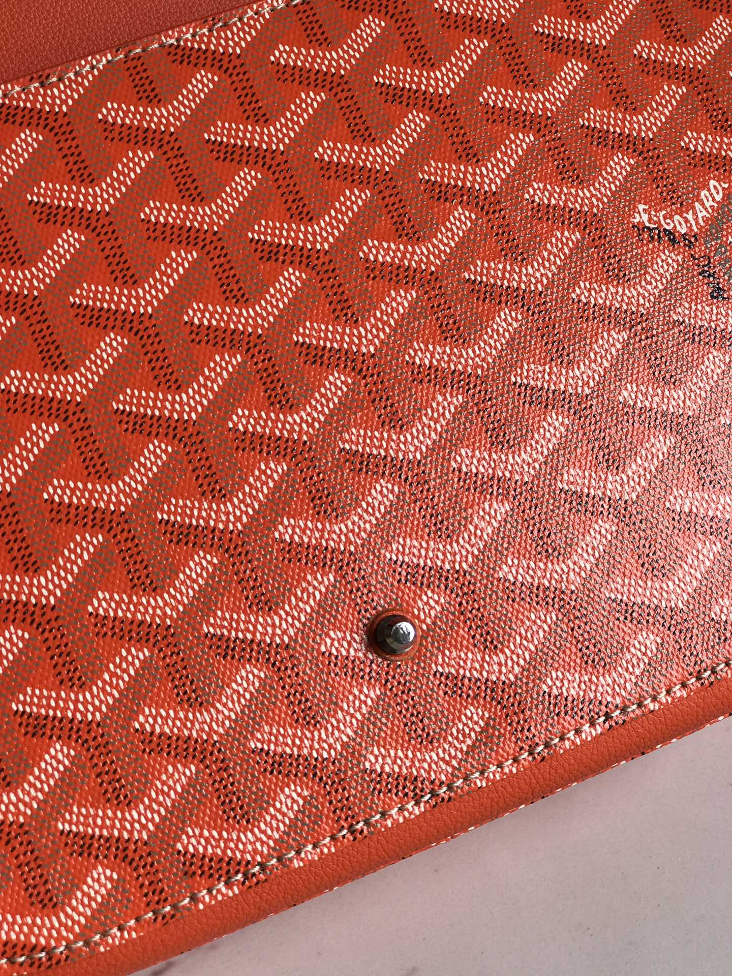 233 SAC 25 EN CUIR DE VEAU ORANGE ET TOILE GOYARDINE