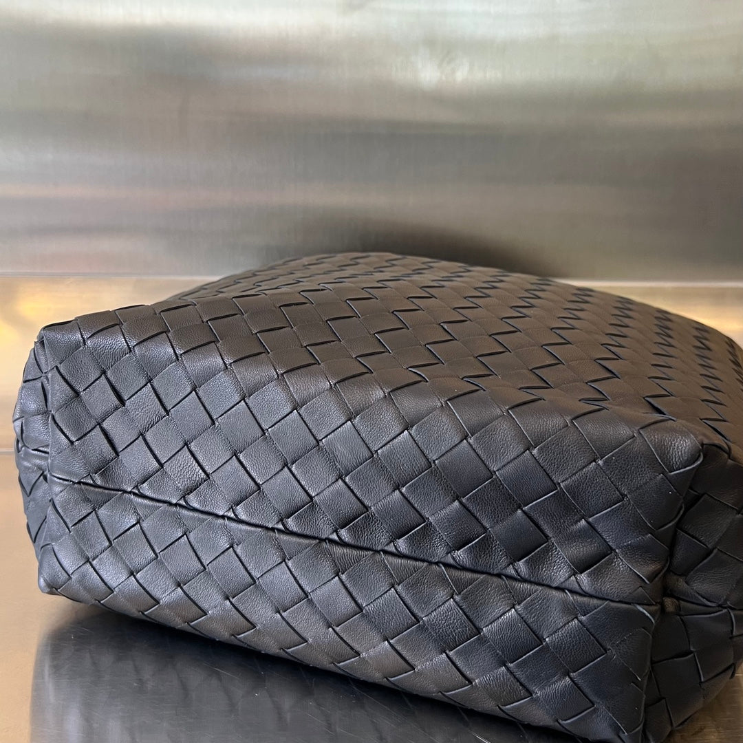 SARDINE HOBO 41 EN CUIR D'AGNEAU NOIR