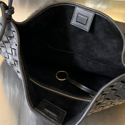 SARDINE HOBO 41 EN CUIR D'AGNEAU NOIR