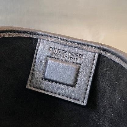 SARDINE HOBO 41 EN CUIR D'AGNEAU NOIR