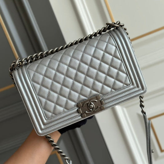 garçon moyen 25 gris caviar matelassé matériel ruthénium