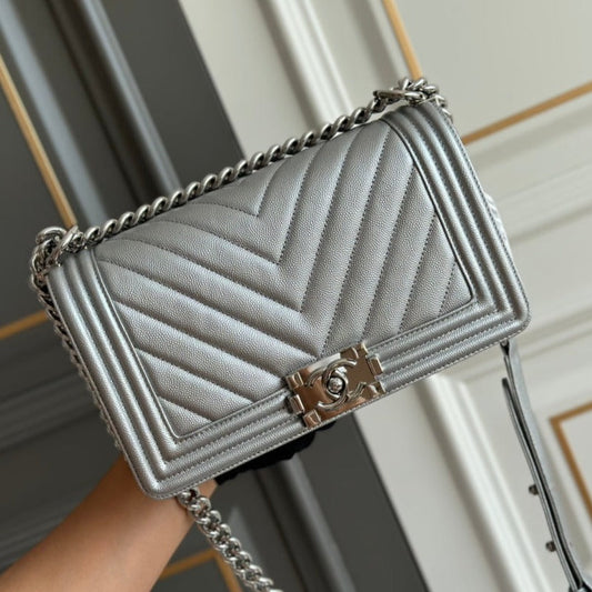 garçon moyen 25 chevron gris caviar matériel argenté