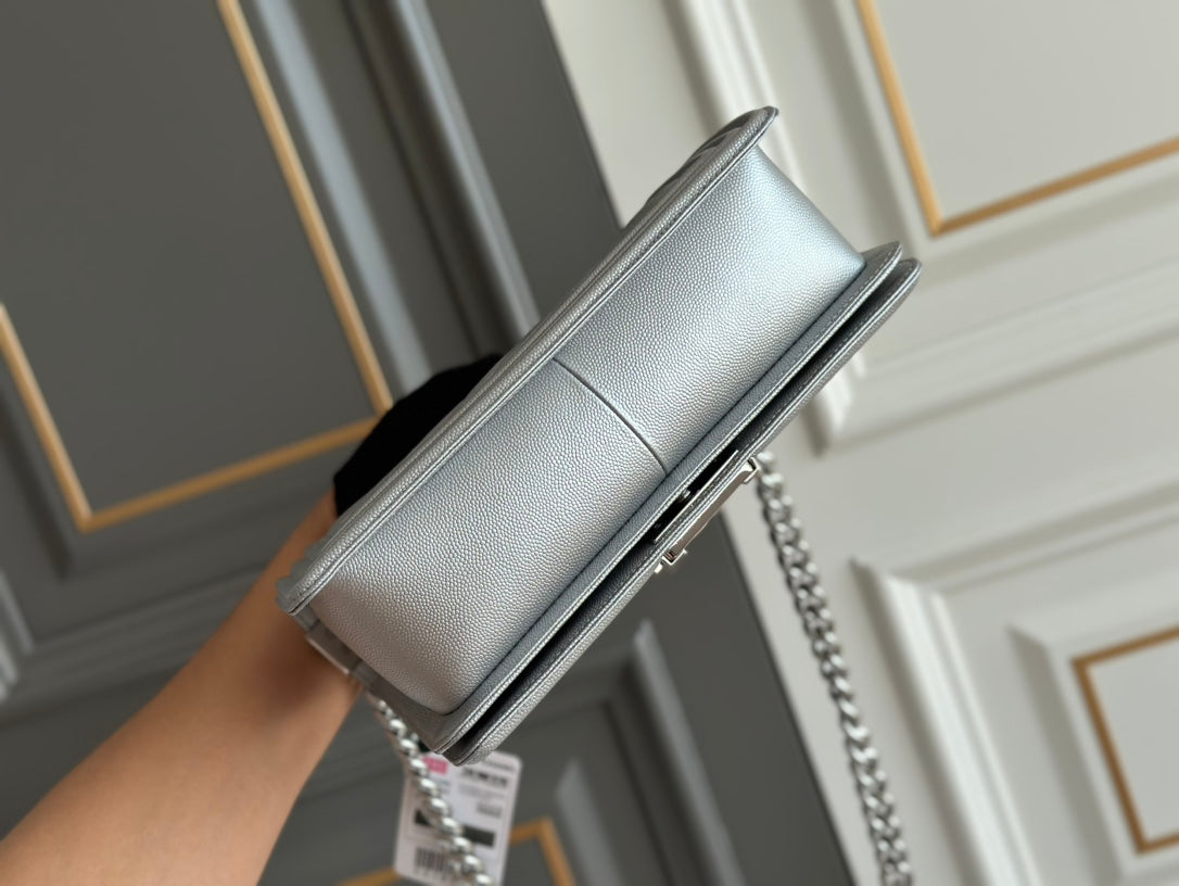 garçon moyen 25 chevron gris caviar matériel argenté