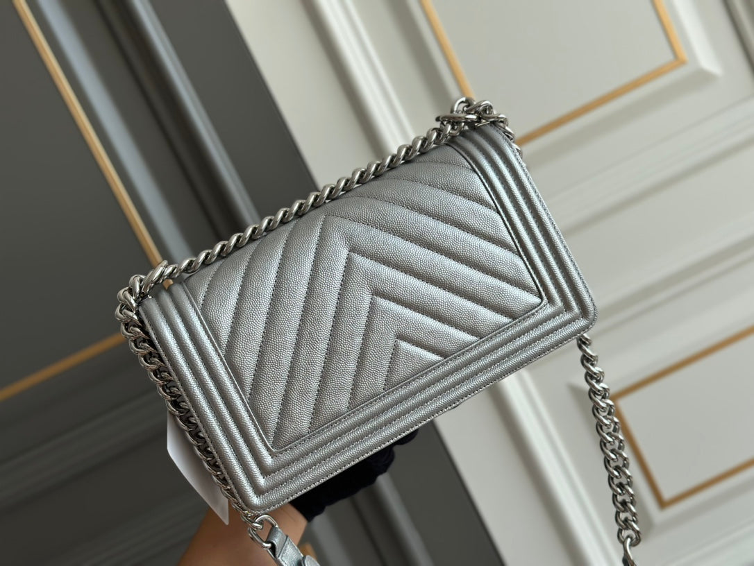 garçon moyen 25 chevron gris caviar matériel argenté