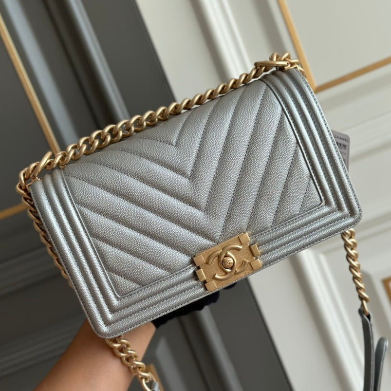 garçon moyen 25 chevron gris caviar matériel doré vieilli