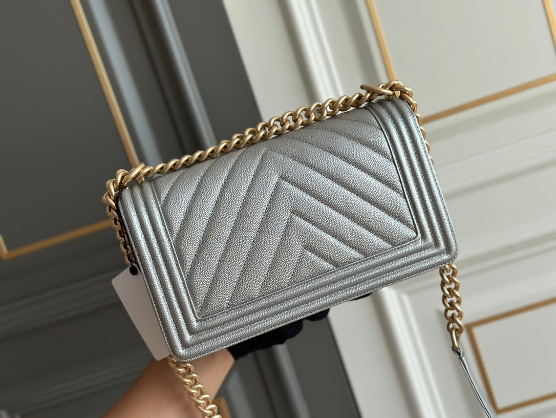 garçon moyen 25 chevron gris caviar matériel doré vieilli