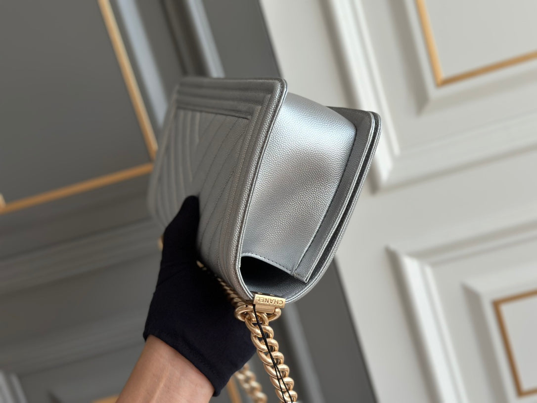 garçon moyen 25 chevron gris caviar matériel doré vieilli