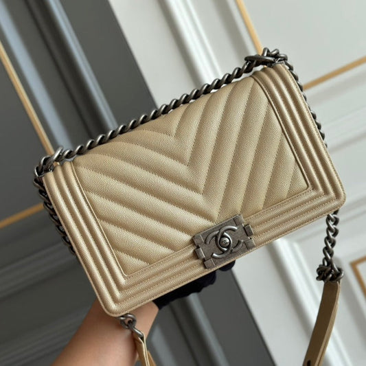 garçon moyen 25 beige chevron caviar ruthénium matériel