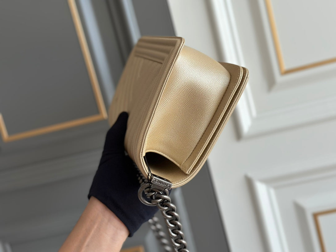 garçon moyen 25 beige chevron caviar ruthénium matériel
