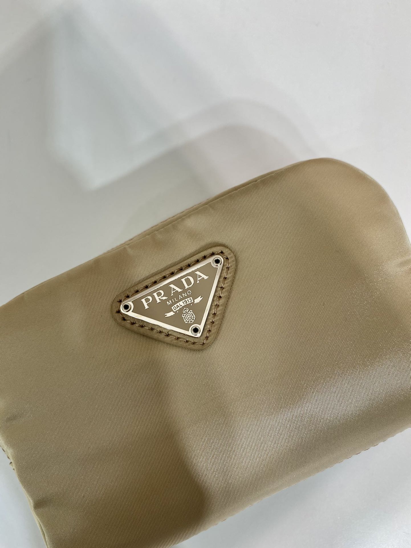 Pochette Pra 12 pouces en nylon recyclé marron clair