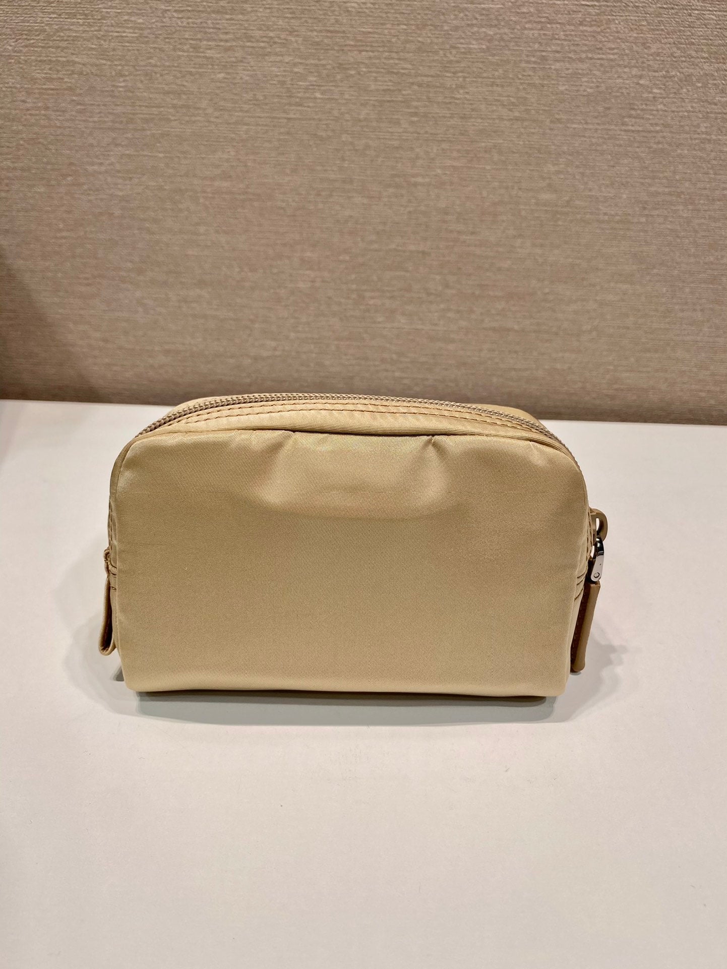 Pochette Pra 12 pouces en nylon recyclé marron clair