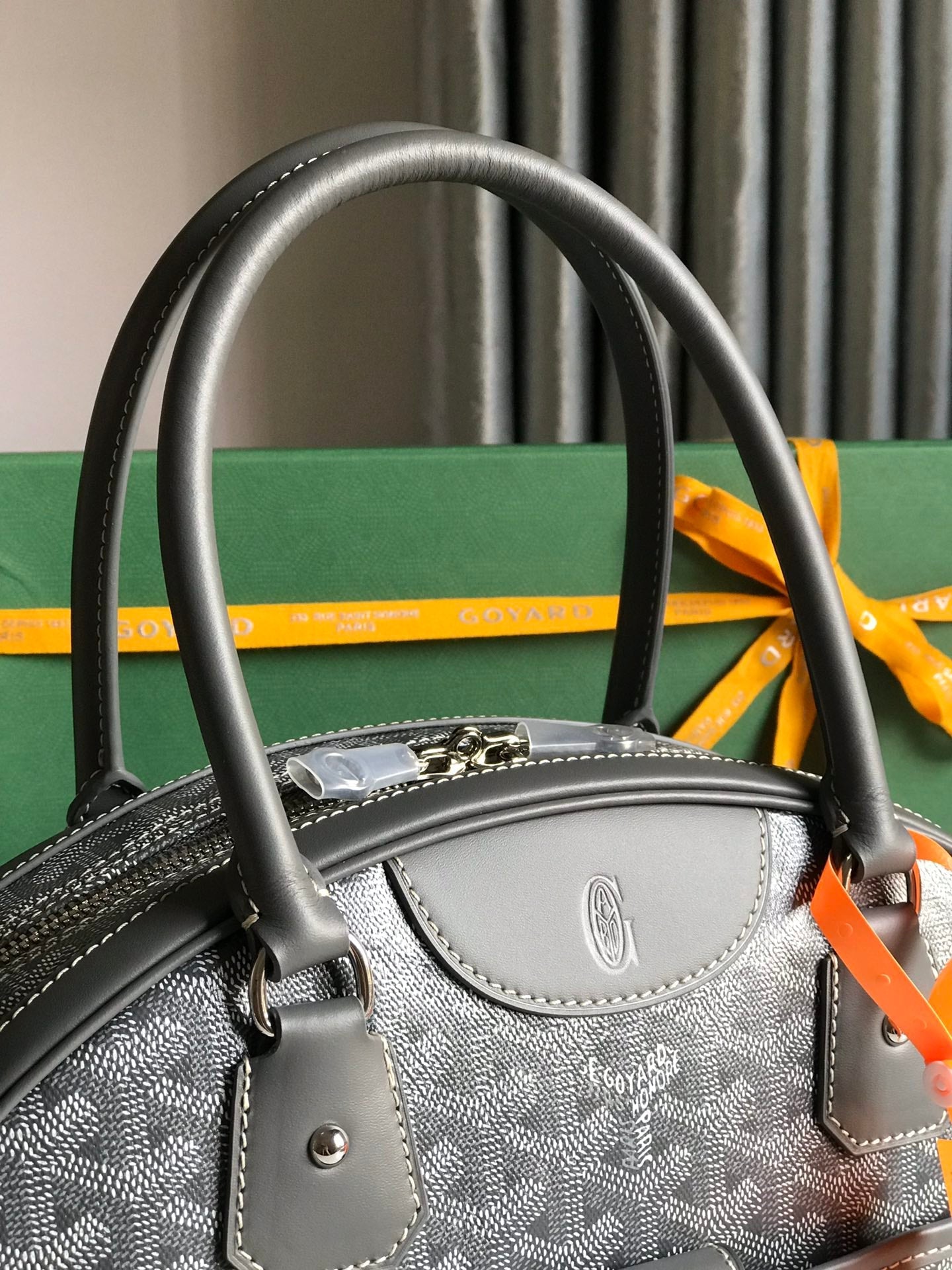 SAC SAINT JEANNE 35 EN TOILE GOYARDINE GRISE ET CUIR DE VEAU