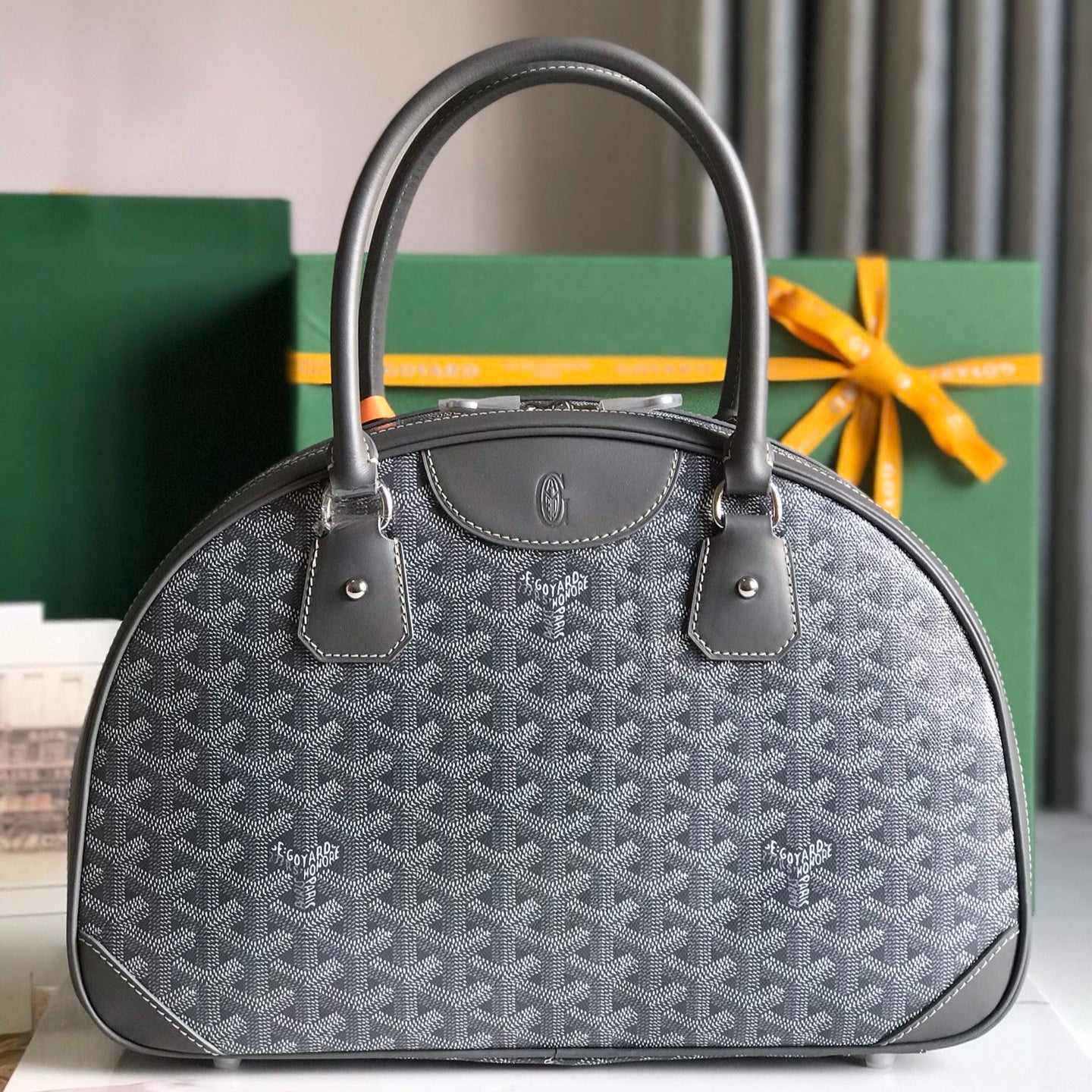 SAC SAINT JEANNE 35 EN TOILE GOYARDINE GRISE ET CUIR DE VEAU