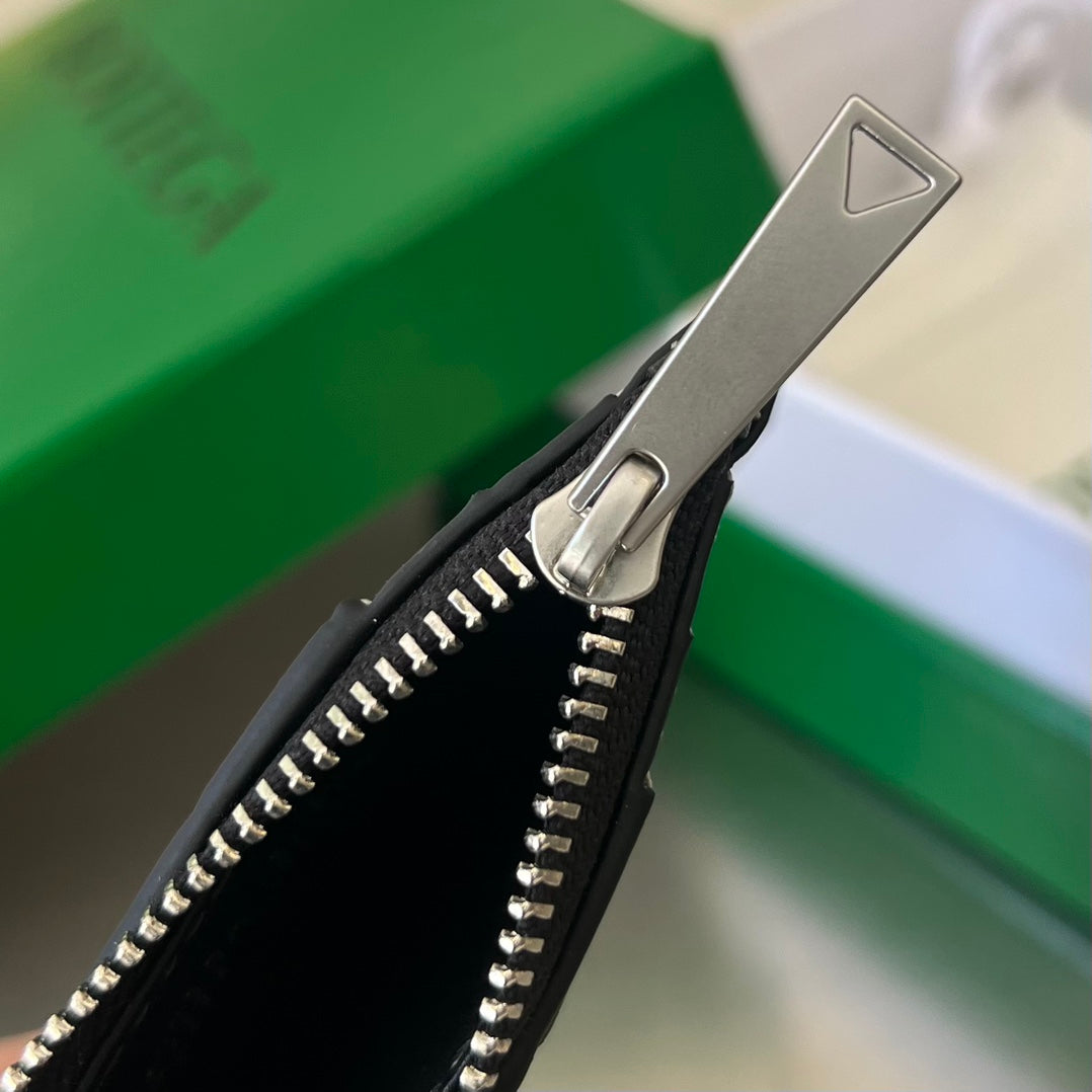 ÉTUI À CARTES ZIPPÉ 11 EN CUIR DE VEAU NOIR