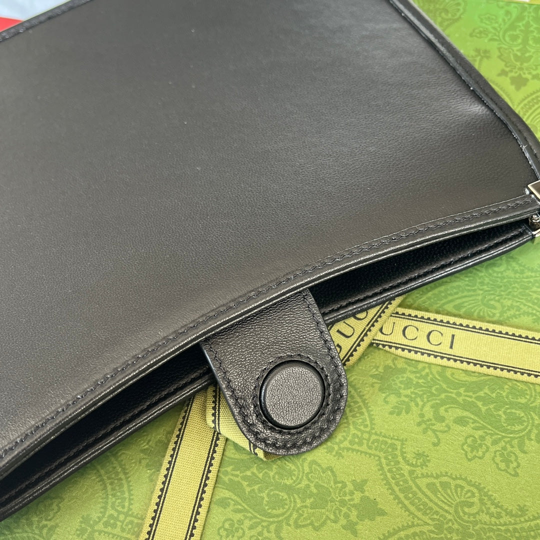 Petit sac bandoulière fin en mors de cheval 23 en cuir de veau noir, matériel palladié