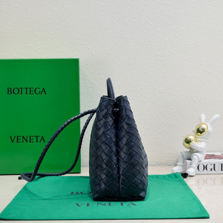 bv medium andiamo 32 cuir d'agneau bleu foncé 