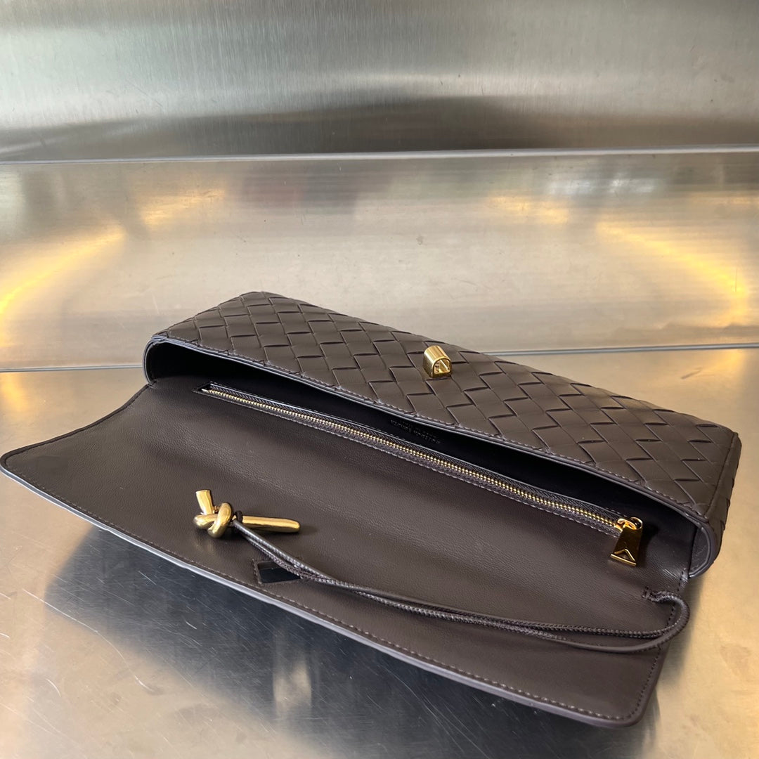 BV ロングクラッチ アンディアモ ハンドル付き 31cm チョコレート カーフスキン Ghw 