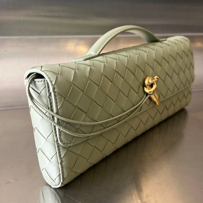 Pochette longue BV Andiamo avec poignée 31 cm en cuir de veau vert clair GHW 