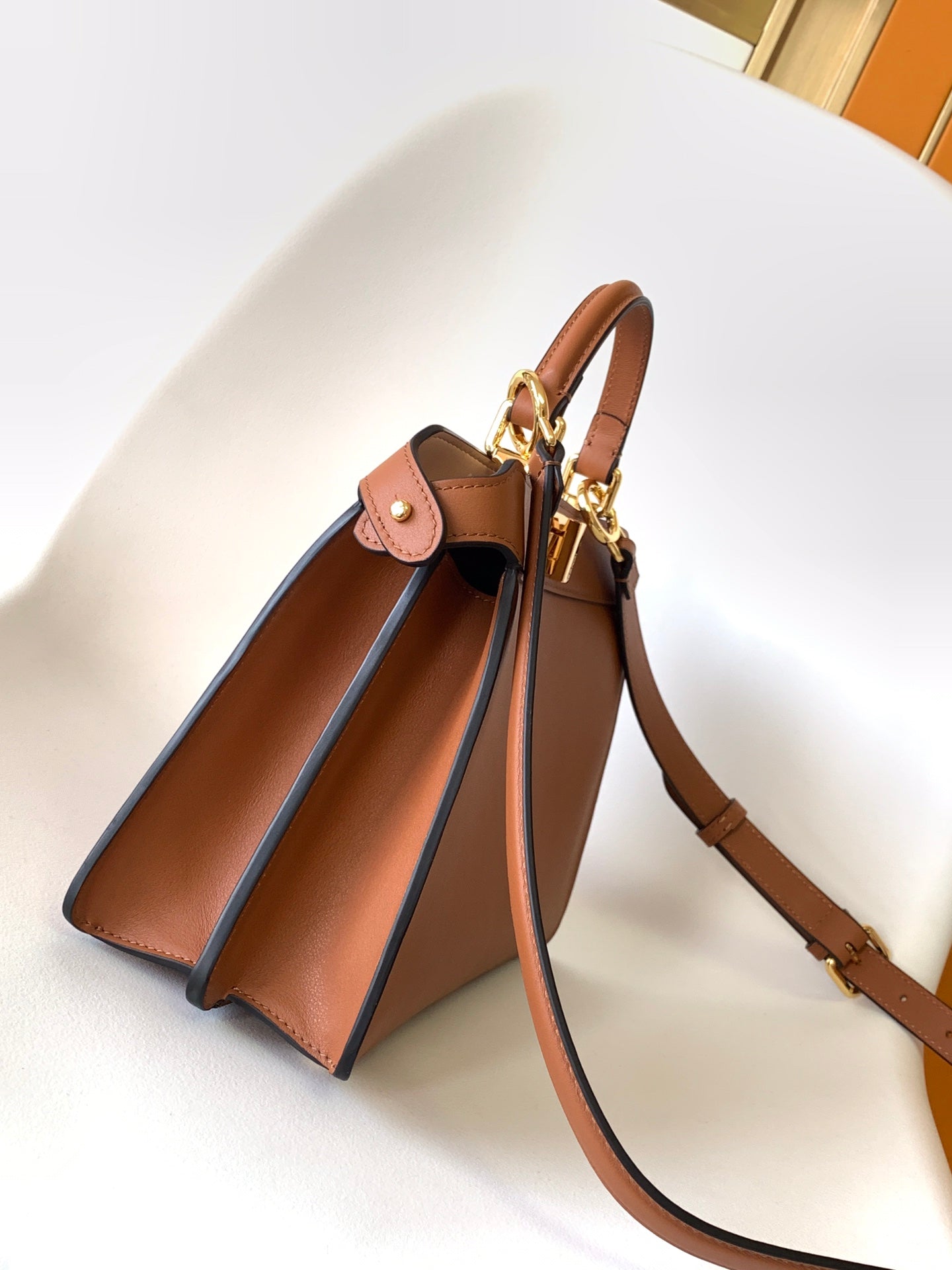 Sac Peekaboo ISeeU Small 27 cm en cuir d'agneau doré et accessoires dorés 