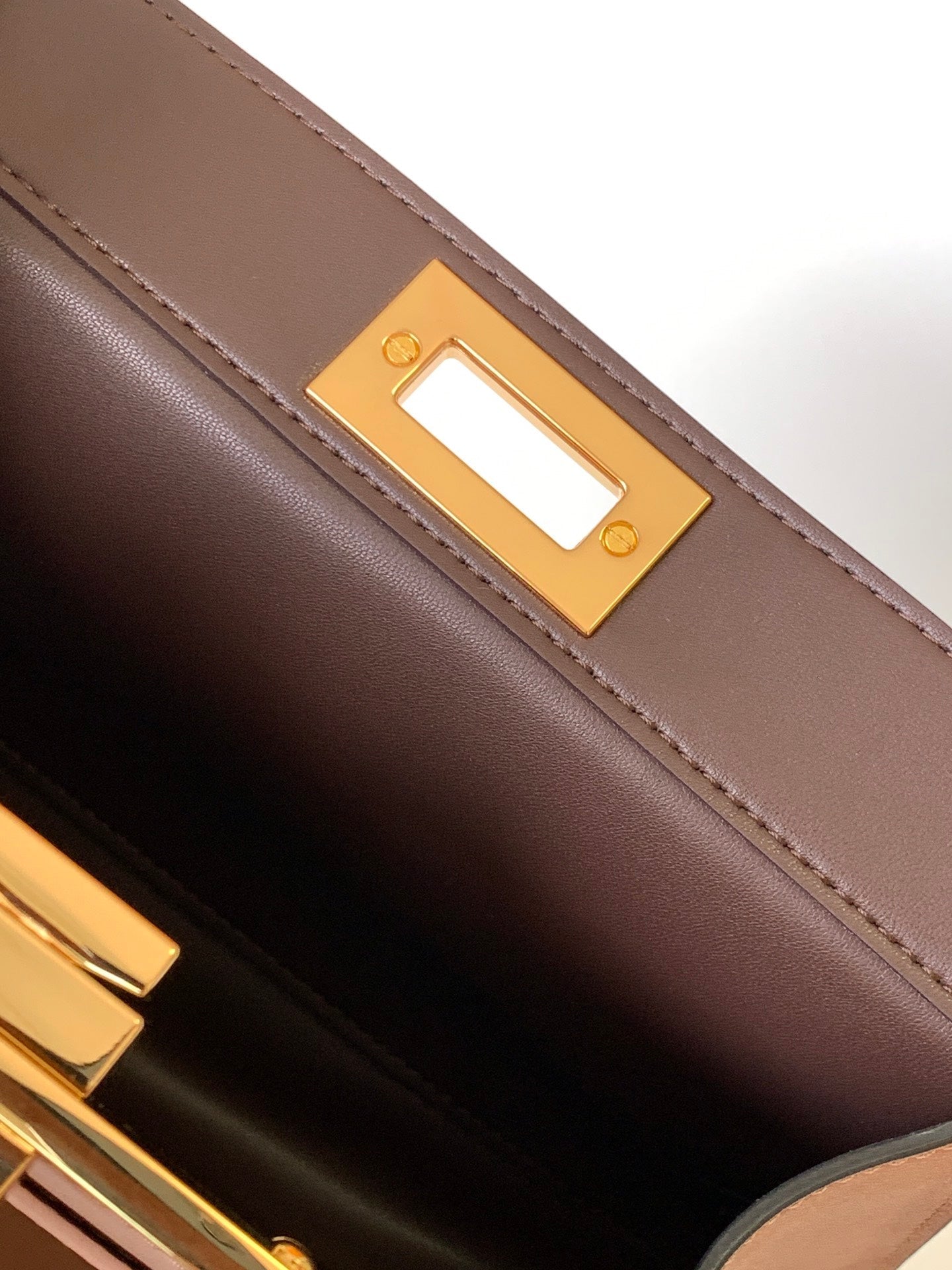 Sac Peekaboo ISeeU Small 27 cm en cuir d'agneau doré et accessoires dorés 