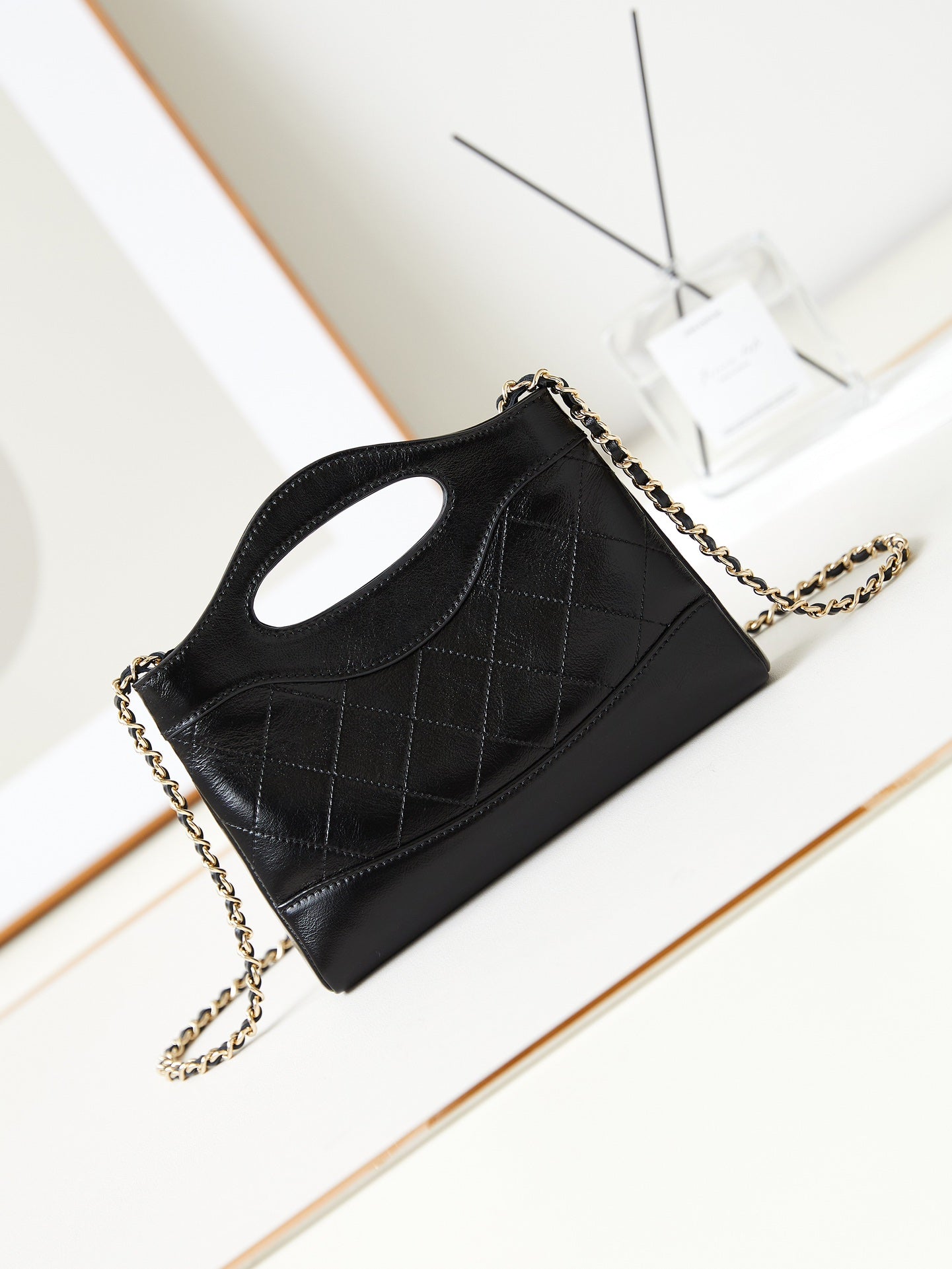 cc 24s31 ナノ ショッピングバッグ 17.5cm ブラック ラムスキン ゴールド金具