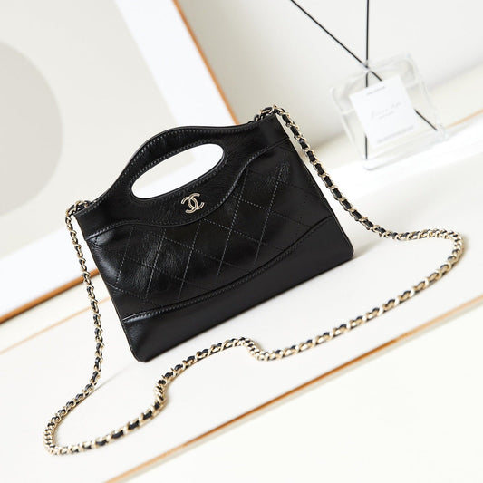 Sac shopping nano cc 24s31 17,5 cm en cuir d'agneau noir et accessoires dorés