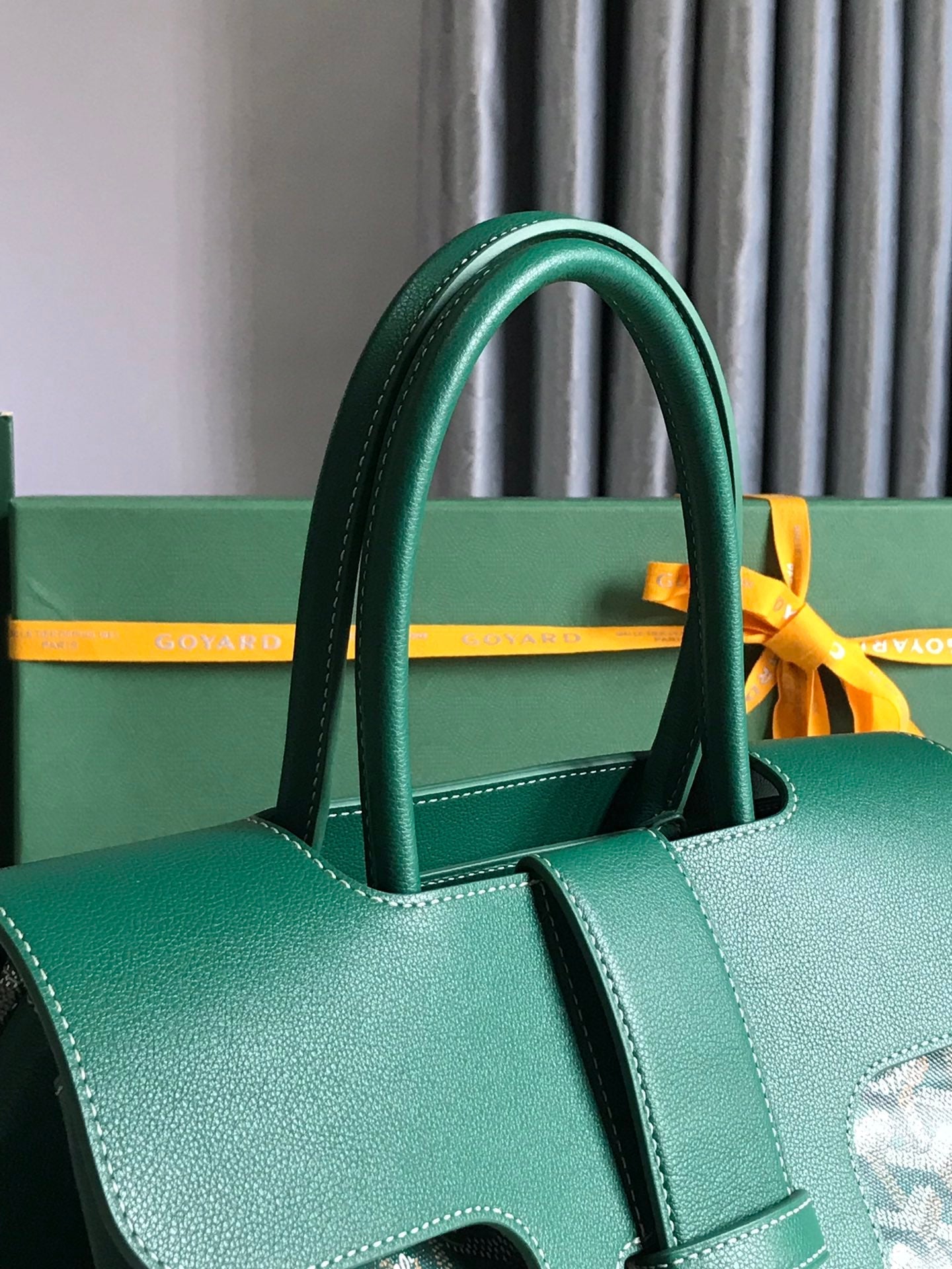 SAC SAIGON SOUPLE 34 EN TOILE GOYARDINE VERTE ET CUIR DE VEAU
