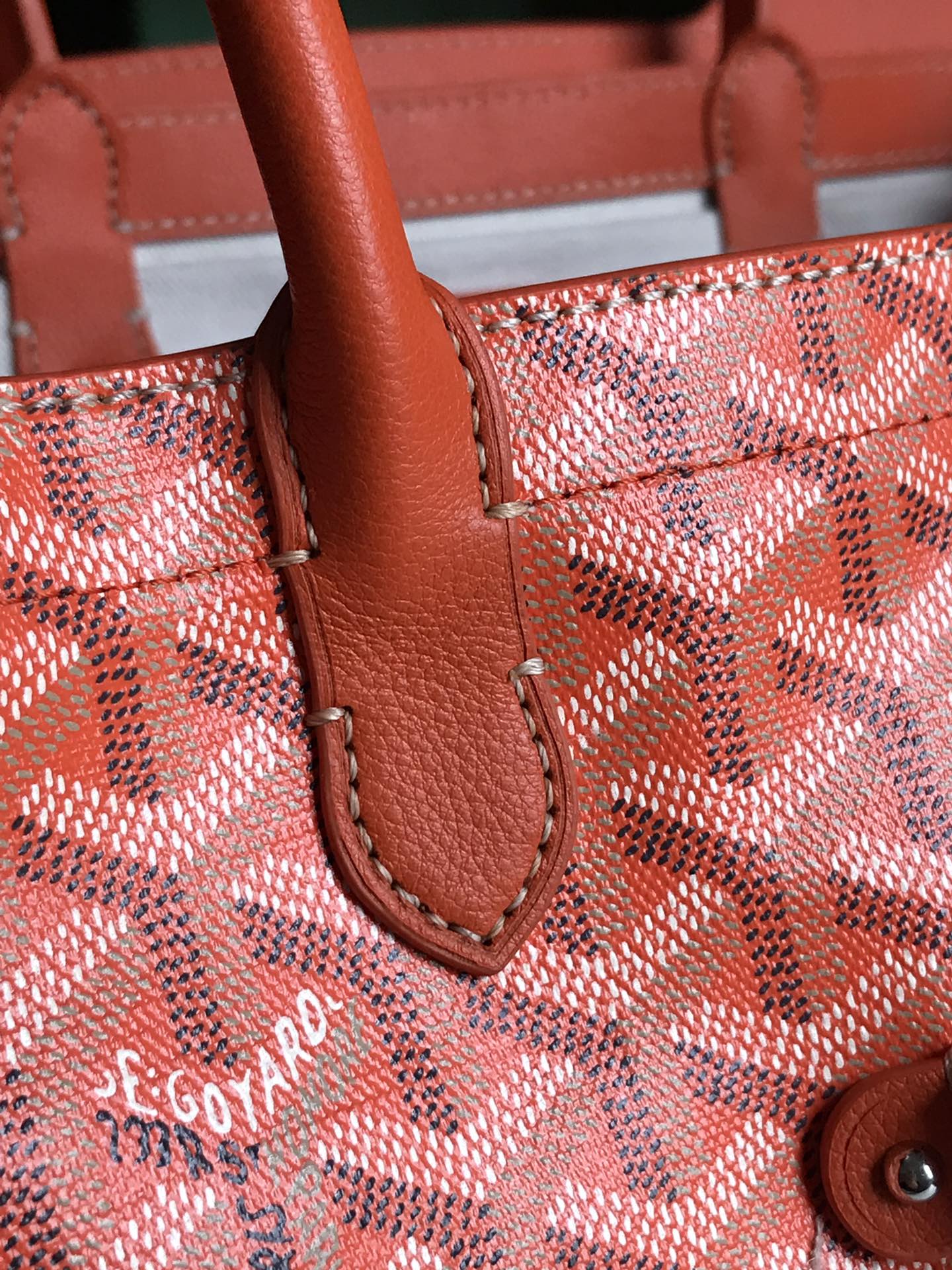 SAC SAIGON SOUPLE 34 EN TOILE GOYARDINE ROUGE ORANGE ET CUIR DE VEAU